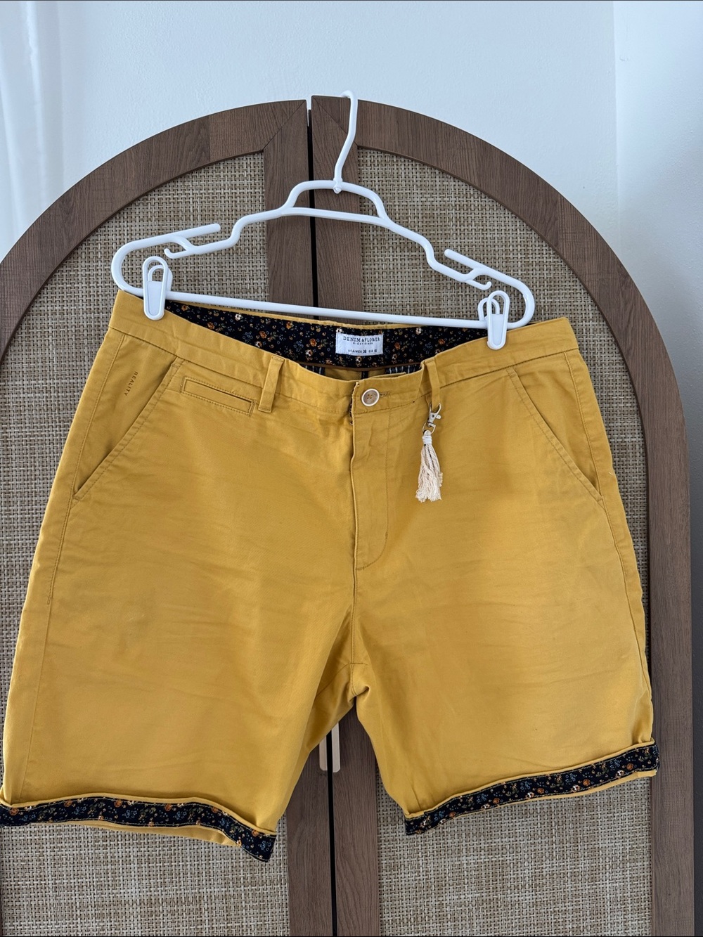 Denim & Flower Ricky Singh Men’s Yellow Chino Shorts Size 36 Floral Roll Cuff